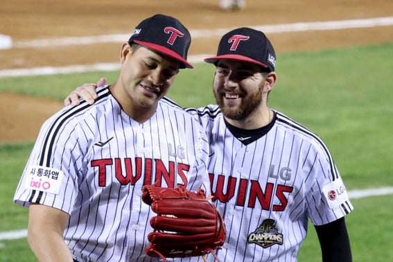 13 victorias: inversor extranjero y lanzador zurdo de la selección nacional regresan simultáneamente. Próximo el debut del único rotación de seis abridores en la KBO; el montículo de LG, líder en efectividad de la liga, se eleva aún más