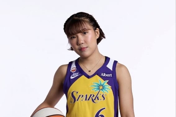 『韓国史上3番目』パク・ジヒョン、夢のWNBAデビュー戦を果たした··· 開幕戦「1分52秒」