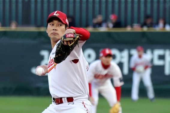 'Five wins in May → ultimately plummeting to 4th place': SSG faces another blow on a difficult road trip to KT... When the '66 wins in NPB' veteran steps up