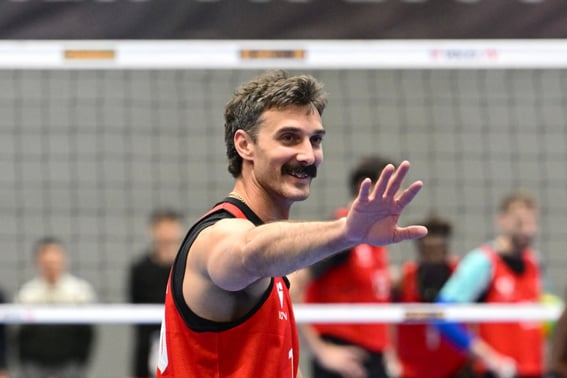 'From the Pain of Release to No. 1 Draft Pick' Russell: "Korean Volleyball Level and Fans' Passion Are Special; I Will Help OK Savings Bank Win the Championship"