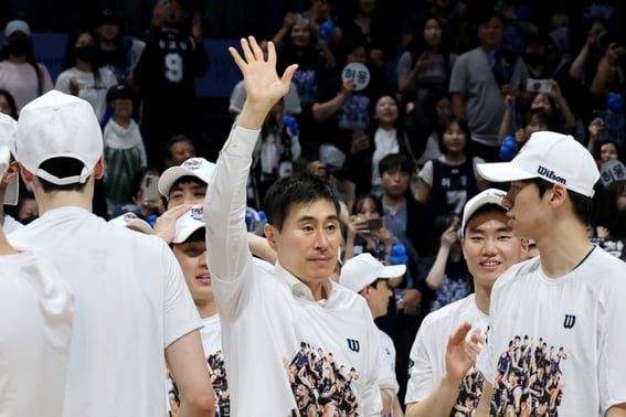 'First in KBL history to win as player, coach, and manager at the same club': Lee Sang-min "I almost never won as a manager again..."