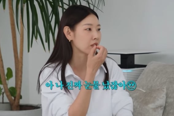 Han Hye-jin, Tears After Revealing Weight of 60kg: "If You've Been a Model for 30 Years, You Should Be Allowed to Gain Some Weight"
