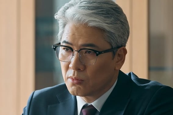 Kim Sang-kyung's Bold "White Hair" Wasn't Dyed: "I Already Had White Hair in My 20s; Living Authentically Is What Matters" [Fifty Percent][Star Issue]