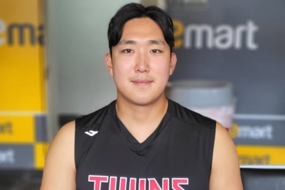 "No plans to return to starting role this year," LG's 11-win left-hander firmly addresses fans' concerns over his 'closer conversion'... Already achieved 2 SVs, "Still only 80 points" [Incheon field]