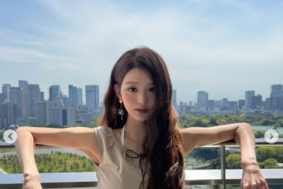 Jang Wonyoung, bragging about underwear with LINE visible above the pants.. Price is 1.51 million won [Star Issue]