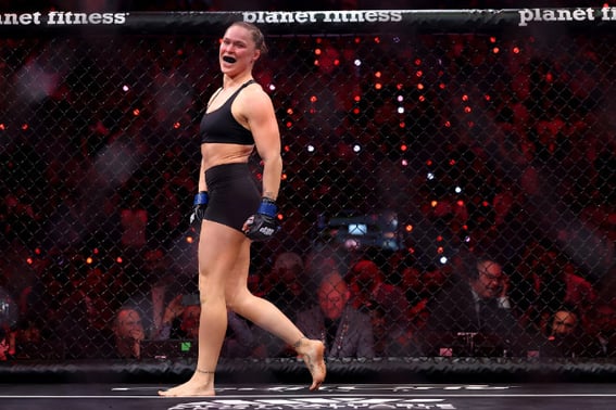 ¡De nuevo la luchadora femenina más fuerte! Ronda Rousey logra la victoria por sumisión 'armbar' en solo 17 segundos... Anuncia su retirada de forma inesperada tras ganar su primer combate tras 10 años