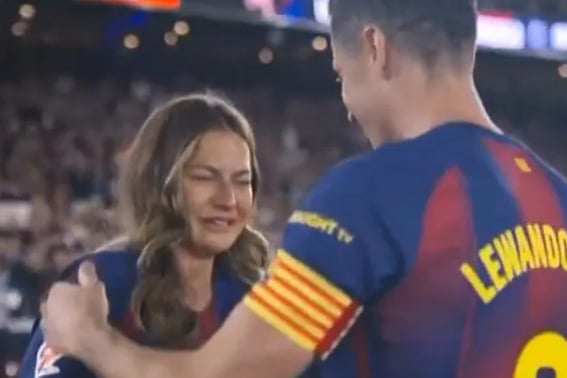 "Querida, has trabajado duro", la esposa de Lewandowski llora desconsolada... en el partido de despedida del Barcelona: "El aplauso de pie de 90.000 espectadores me hizo derrumbarme"