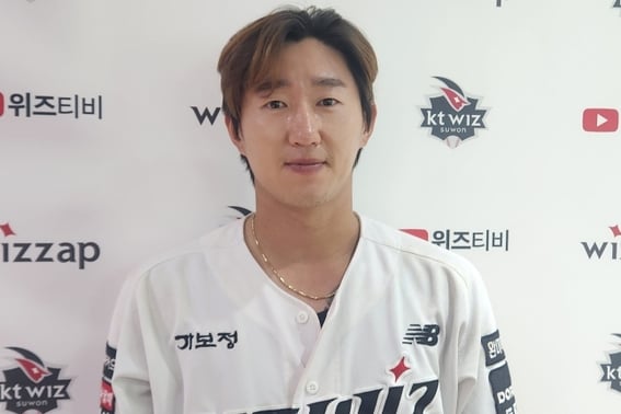 "I didn't like the nickname 'First-pitch hitter,'" the pitcher's mindset realized around age 30, Kim Min-hyeok with a .358 batting average heads toward a career high