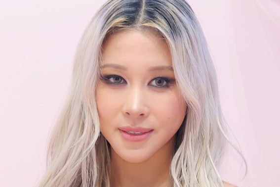 多荣:"母亲离婚，欠了12亿债务……台风来袭后，在店里游泳"的冲击性告白 [Star Issue]