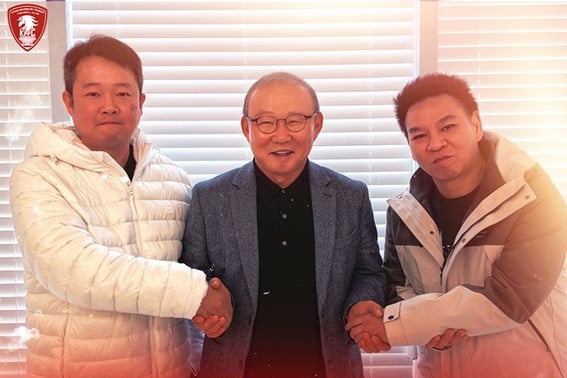 [Oficial] ¡El 'mito de Vietnam', el entrenador Park Hang-seo, regresa! Rechazó múltiples ofertas y tomará las riendas del equipo de la liga tailandesa de Kanchanaburi... Asumirá el mando a partir de julio, tras finalizar la Copa Mundial.