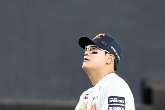 "En partidos importantes, definitivamente no puedo usarlo": Kim Byung-hyun advierte a Kim Seo-hyun sobre su "obstinación con el estilo de lanzamiento": "Podría romperse o quebrarse".