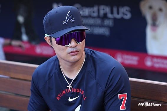 Kim Ha-seong, whose batting average plummeted to 0.105, delivered his signature premium defense! He held off the bases-loaded, no-out situation in the 6th inning and the one-run lead in the 9th.