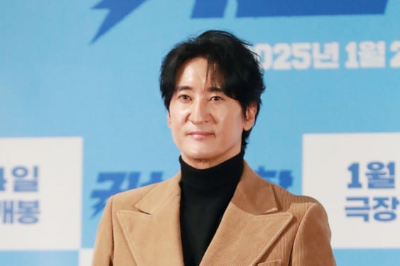 19+ rating due to explicit poses... '12 years younger♥' Shin Hyun-jun ruled as uneditable [Star Issue]