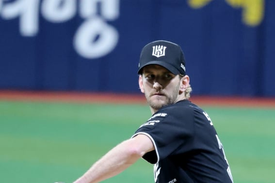 "La fuerza de 'Boselli 10K' de KT: Empuja a Kiwoom a una racha de 8 derrotas y avanza con 4 victorias consecutivas. Choi Won-jun cierra con 45 hits en el mes, segundo lugar histórico en hits mensuales [Reseña del campo de Gochok]"