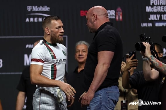 "¿Por qué vigilar a Francis Ngannou, quien ya se fue?" El presidente de UFC, furioso por la controversia sobre el momento del anuncio del regreso de McGregor: "Absurdo, solo es una teoría de la conspiración"