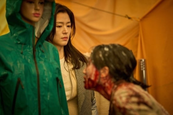 'COLONY' Leads Box Office with Momentum Toward 5 Million Viewers [★Movie Chart]