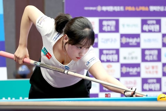 'Nueva estrella' Jang Ga-yeon derrota a la campeona de tres ocasiones, Kang Ji-eun, y avanza a los 16 de final... 'Fenómeno de los 20 años' Kang Jae-hyuk y Kim Hong-min llegan a los 64 de final [PBA]