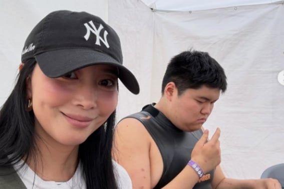 Oh Yoon-ah, son with developmental disability completes Han River triathlon after employment... 'Tear-jerking' proud smile [Star Issue]