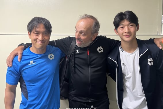 'Durante la entrevista, el entrenador Quinta irrumpió de sorpresa → flores de risa florecen' Kim Sun-min: "Ojalá hubiera jugado más tiempo con el entrenador..." El deseo del capitán de Cheongju en Chungbuk [Desde Mokdong]