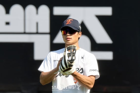 'The only rookie with full-time first-division registration' Hanwha's Oh Jae-won, who had only 89 plate appearances, expressed gratitude instead: "Even if I don't play, there is so much to learn" [Daejeon Field Report]