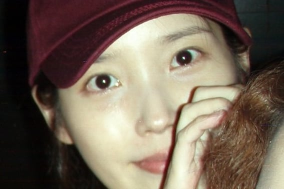 '大君夫人'の論争のその後..IU、'驚くべき義理'の近況をキャッチ [スター・イシュー]