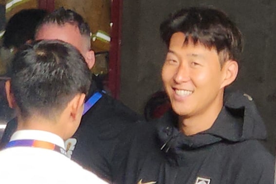 '異例' ソン・フンミン、インタビューなしで素早くミックスドゾーンを通過··· 「ありがとうございます」「挨拶だけ残した」 [グアダラハラの現場]