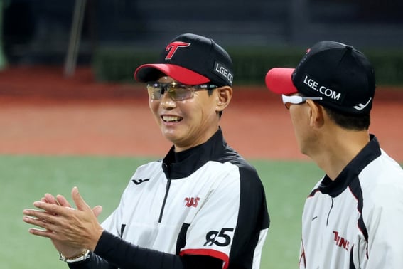 Head bowed Yeom Kyung-yeop: "Thanks to the many fans who came, we achieved the winning series"