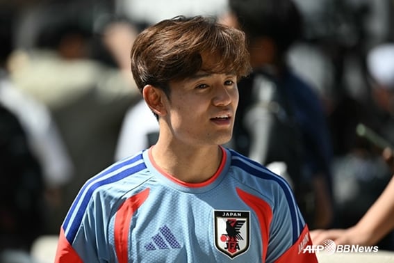 'Corazón en vilo': ¡Kubo, el as, sobrevivió en Japón! Tras salir en silla de ruedas, reveló en el hotel: "Caminé con mis dos pies"... "La lesión no es grave"