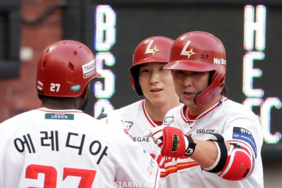 '¡Ay, otra generación ha pasado!' El 'chico de la tienda' Choi Jeong, que se retira gradualmente de la tercera base → Director Lee Seung-yong de SSG: "Utilizaré a Ko Myung-jun como tercera base tras su ascenso al primer equipo"