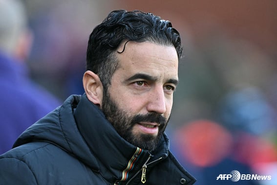[Oficial] El entrenador Amoretti, fiel a su '3-4-3', inicia nueva etapa en el AC Milán... 'Gracias a esto', el Manchester United ahorró 340.000 millones de wones