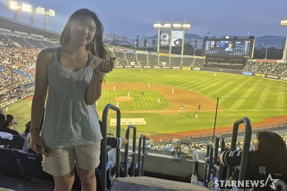 «Seguimos los movimientos de las animadoras»: estudiante de prestigiosa universidad estadounidense se sorprende con el entusiasmo del KBO