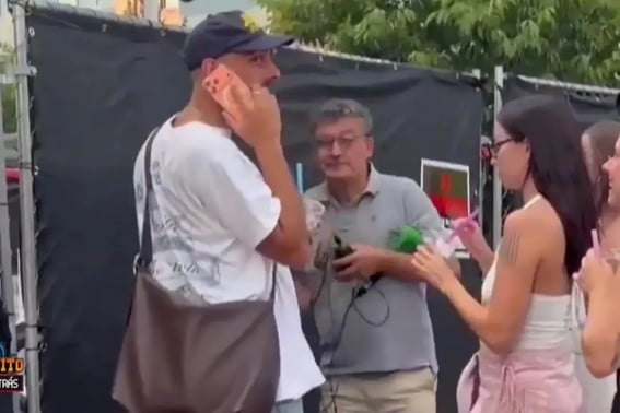 "我是西班牙国脚。" 酒店保镖认不出来"入口照"... 身高187厘米的"熊猫"的屈辱:"我不认识你"
