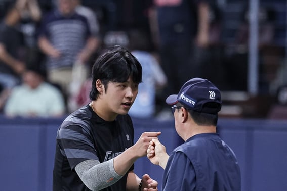 Lotte Giants, Kim Tae-hyung manager fiddles with the idea of returning Lee Min-seok to the bullpen: "No pitcher with overpowering stuff to win games → Park Se-woong has never worked in the bullpen..."