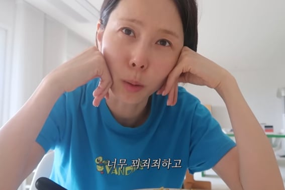 Kim Na-young, overwhelmed by photos taken right after her divorce... "I cried every night before falling asleep" [Star Issue]