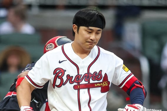 'One hit, 6.2 billion won' mocked and booed → Kim Ha-seong reveals his thoughts on his terrible slump: "It's unavoidable for a pro." Yet his teammates know his efforts.