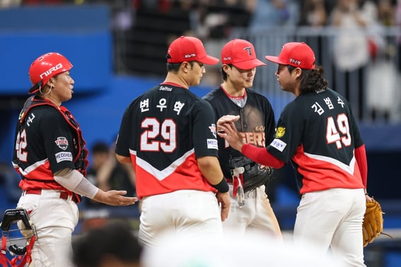 'Cuatro victorias consecutivas' KIA avanza imparable, 'cinco jugadores' elogiados por el estratega... y "Prepararemos bien la última serie de la gira de nueve partidos en la región metropolitana contra Doosan" [en el campo de Gochok]