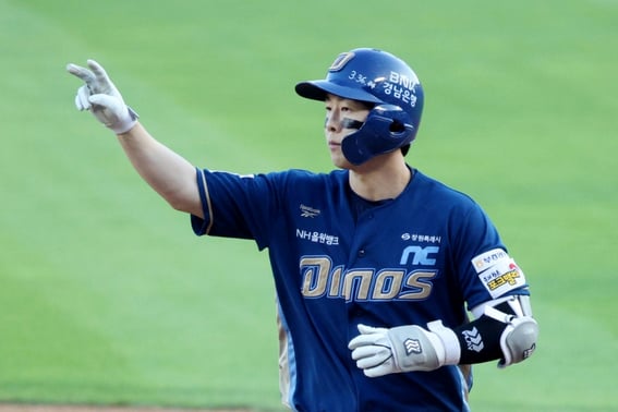 Lotte fans' DM barrage: Park Geon-woo feels wronged, "No issue with Son Seong-bin → Respectful catcher, sorry this happened"