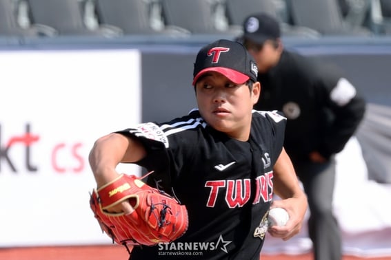 'W' LG Ham Deok-ju, debut as starter against Kiwoom on the 1st with a 'surprise' appearance! He will start from the first inning for the first time since 2021, facing off against Alcantara.