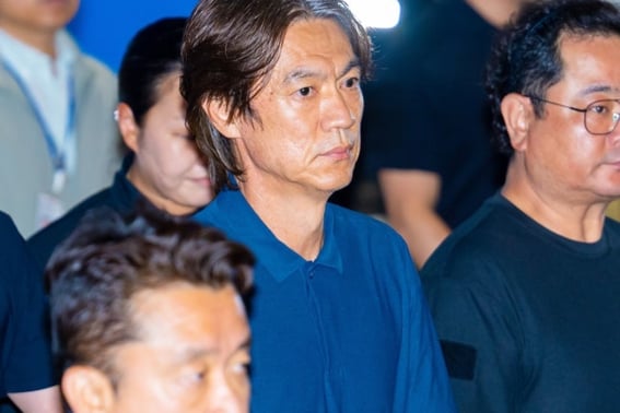 "Passionate Koreans, calm down! This is just football"... Chinese media shocked by the scene of Hong Myung-bo's arrival amid a flood of insults
