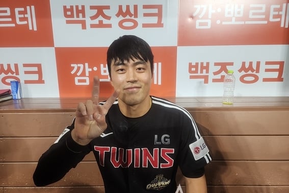 'May Batting Average 0.145' League's Top Designated Hitter Overcomes Slump: "Thanks to the Trust of the Manager and Coaches, I Endured → If LG Finishes First, I'll Be Grateful for Anything"