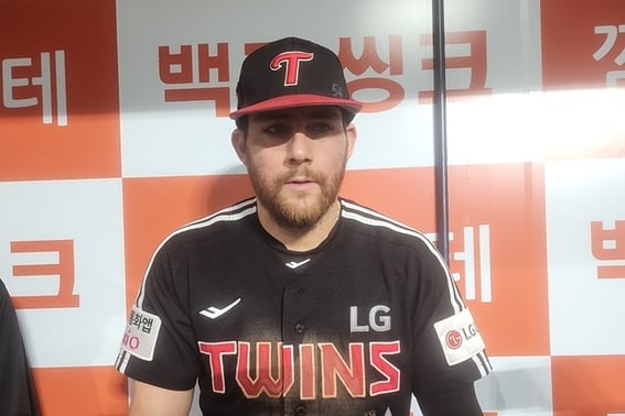 A fundamental LG foreign investor who focuses only on "championships" rather than individual stats: "Proud of Song Chan-ui and Moon Jung-bin's growth → They squeeze out strength every day; they can't afford to miss games!"
