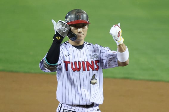 '10-game batting average of 0.393': Shin Min-jae excluded from starting lineup, LG manager Yeom says "He has run at full speed, he needs to rest" [Jamsil on-site]