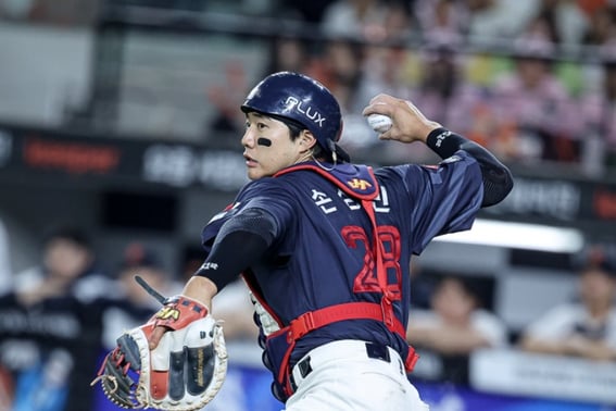 'Stolen base attempt rate of 3.9%: Just sitting makes a difference, Lotte's Son Seong-bin shows insane presence... even a manager who was a catcher acknowledges it