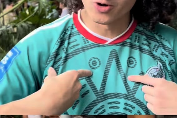 "If you look like Ochoa, get free pizza for a year": Mexico's unique 'Ochoa Lookalike' contest... even the player himself appeared, saying, "Next time, I'll be a judge"