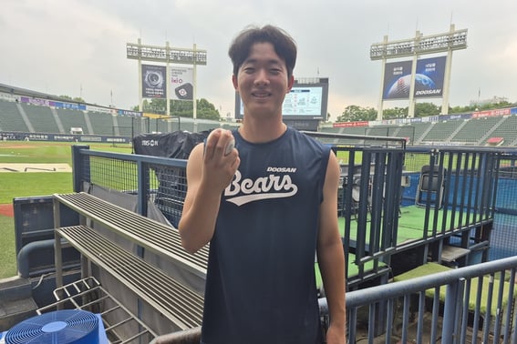 [Entrevista HOT de Choi Min-seok ①] Este es el mejor lanzador con bola de dos costuras de la KBO; revela su secreto: "Aunque se curva menos que el año pasado..."