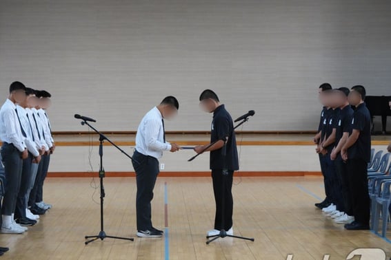 Baejae High School Baseball Team Visits Gwangju Ilgo Directly to Read and Deliver Apology Letter: "Sincerely Apologize"