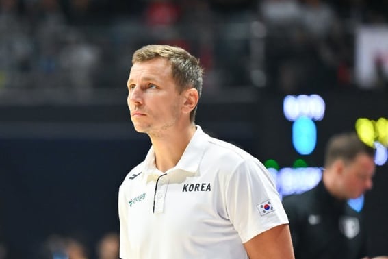 If they had lost, it would have meant elimination, and that too against Japan... 'South Korea's Head Coach' Nicolas Mazur secured his first win from the brink of disaster. "Thank you to the fans who waited for us." [Goyang On-site Review]