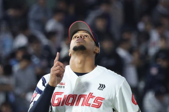 Lotte with a Ponce-level pitcher? "The KBO League has many high-caliber players." A 5G ERA in the single digits, is it real? Explosive potential! "Confident we will finish the season with a strong team record"