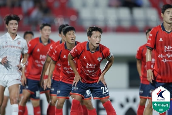 Even knowing it, they suffered again: Gimcheon's 'set-piece nightmare'... Home win first victory slipped away once more