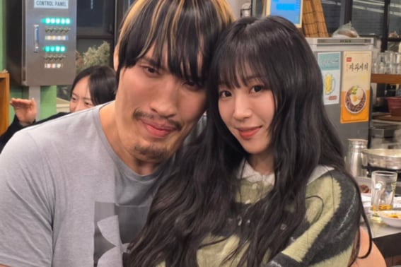 Choi Hong-man♥Zi Yang: ¿Abrazo de rodillas y foto de pareja? "Mucha atención" con sonrisas de pareja [Star Issue]